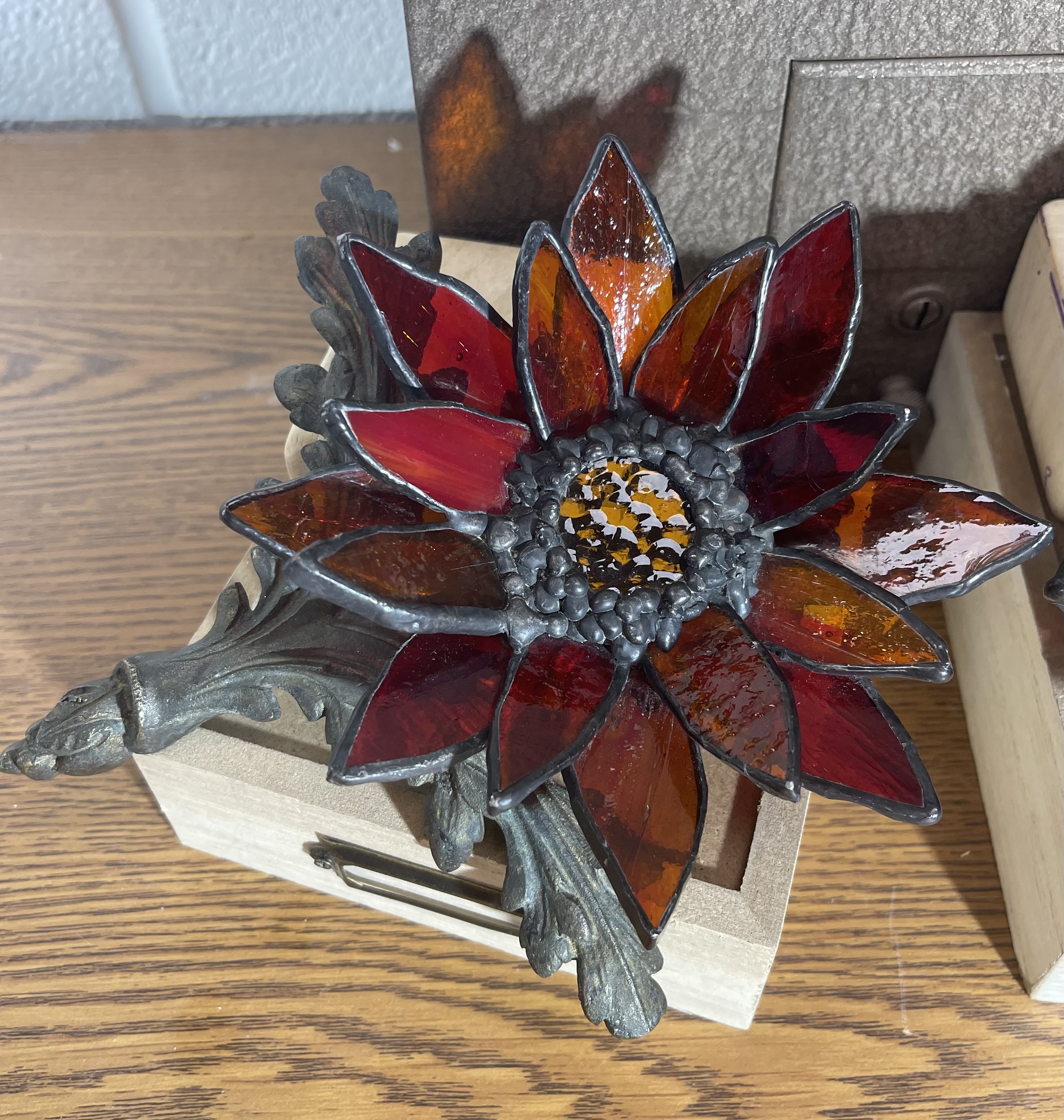 Ruby lamp base flower